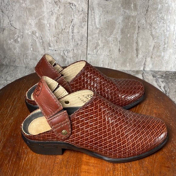 Ariat Woven Rattan Leather Strap Women’s Mules - Size: 6B - Picture 3 of 6